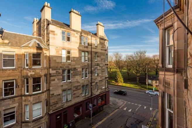 2 bed property, in 7, £310,000