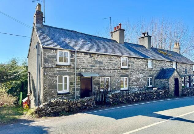 4 bed property, in Pentrefoelas, £179,950