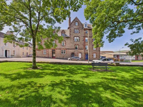2 bed property, in Creagdhu Mansions, £55,000