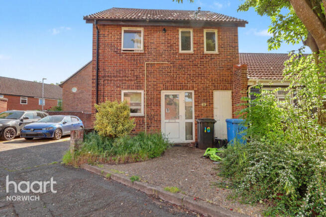 3 bed property, in Bumpstede Court, £230,000
