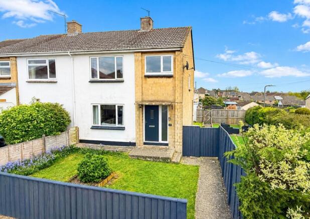 3 bed property, in Stourton View, £325,000