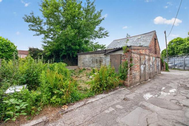 Studio, in Garage to rear of 25 Bridge Road, £80,000