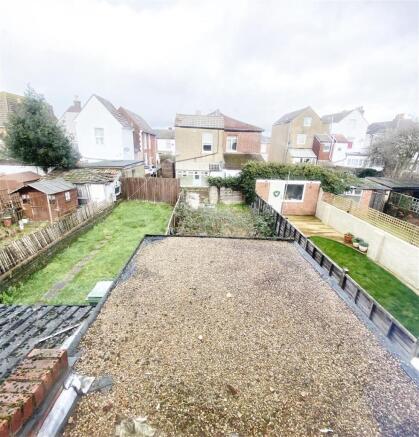 3 bed property, in Winchester Road, £199,995