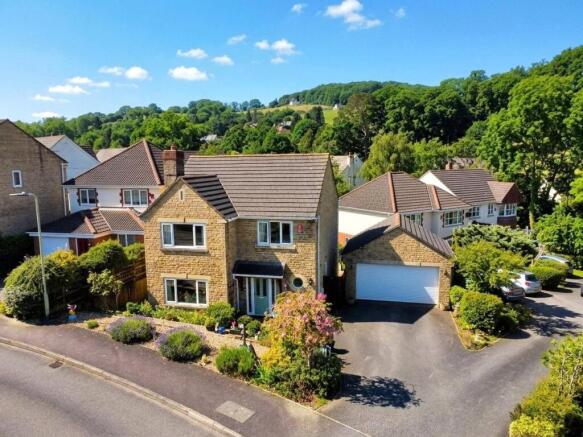 4 bed property, in Upcott Valley, £400,000