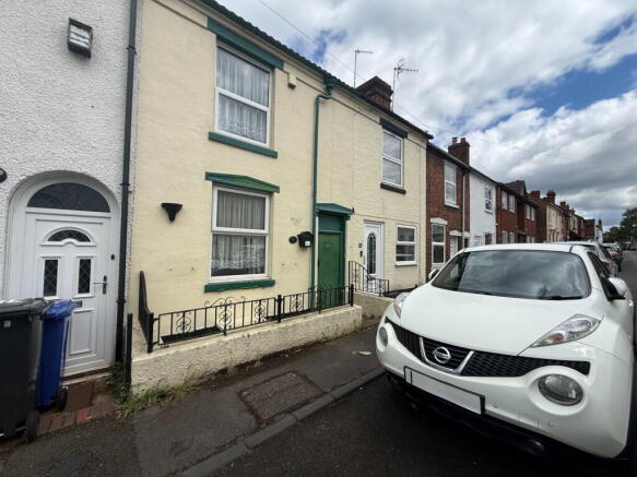 2 bed property, in Stewkins, £190,000