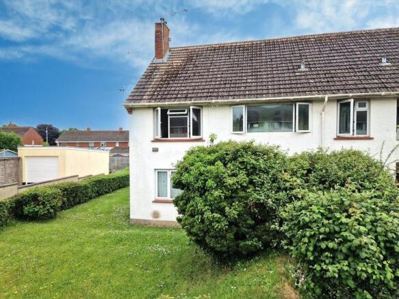 1 bed property, in Queens Road, £135,000