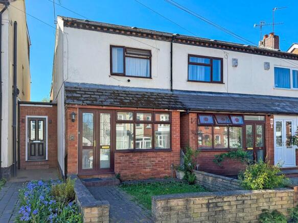 3 bed property, in Clark Road, £220,000