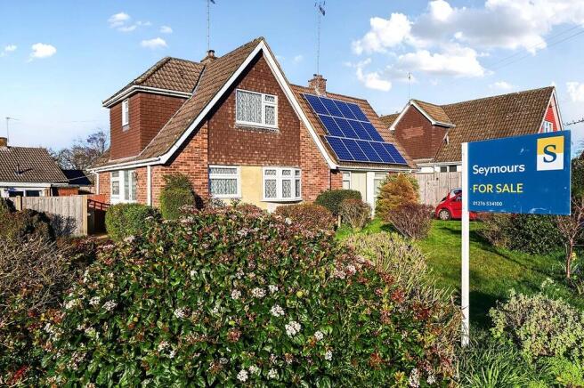 2 bed property, in Lambert Crescent, £435,000