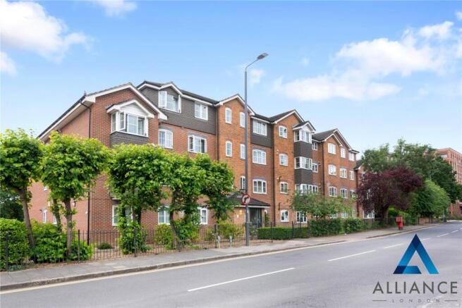 2 bed property, in Gayton Road, £330,000