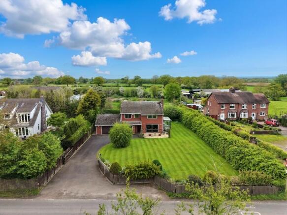 4 bed property, in Burleydam, £450,000