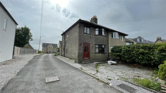 3 bed property, in 72 Brown Edge Road, £175,000