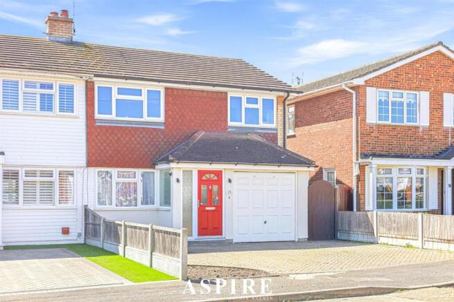 3 bed property, in **Chain Free** Oakhurst Road, £450,000