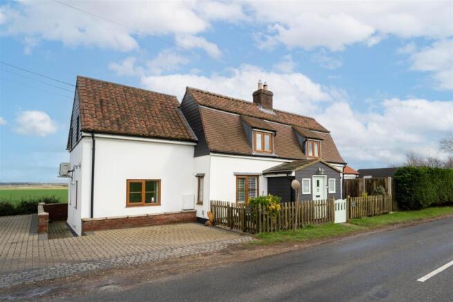 4 bed property, in Bradley Road, £595,000