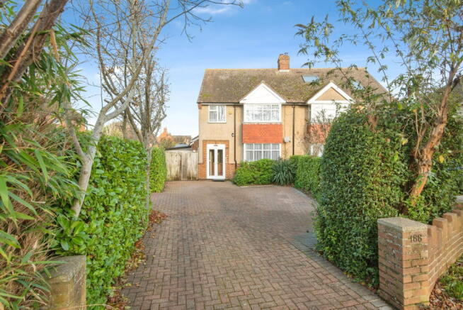 4 bed property, in Shefford Road, £455,000