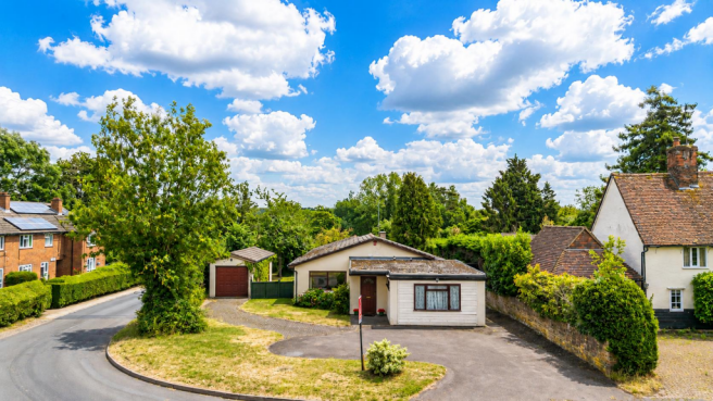 4 bed property, in Ashendene Road, £950,000
