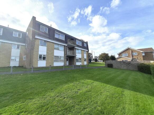 2 bed property, in Manton Road, £166,500