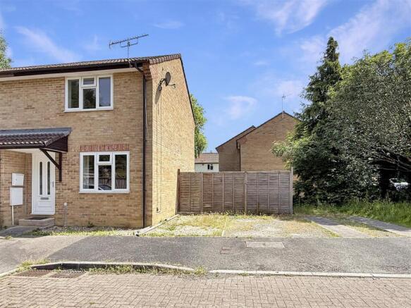 2 bed property, in Hornbeam Hollow, £220,000