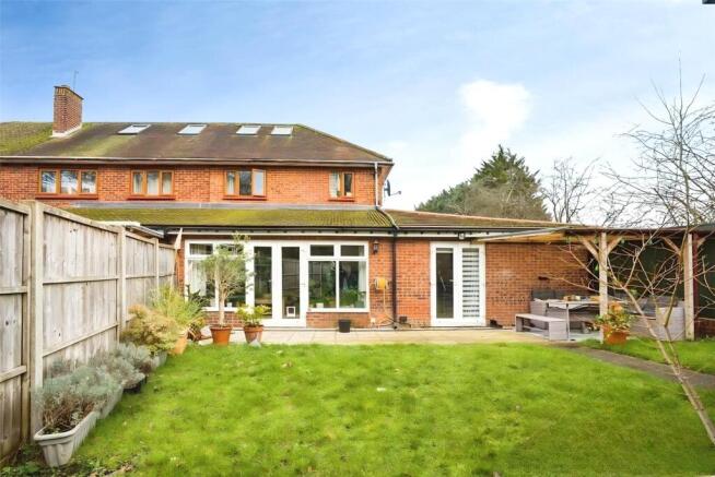 4 bed property, in Petworth Gardens, £600,000