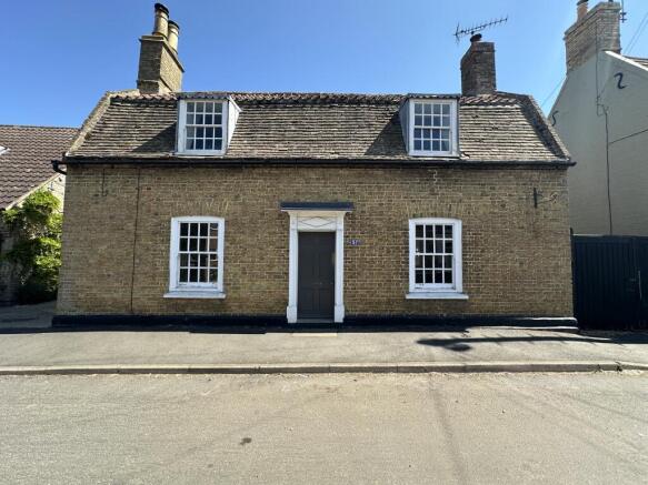 3 bed property, in High Street, £500,000
