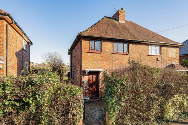 3 bed property, in The Oval, £530,000