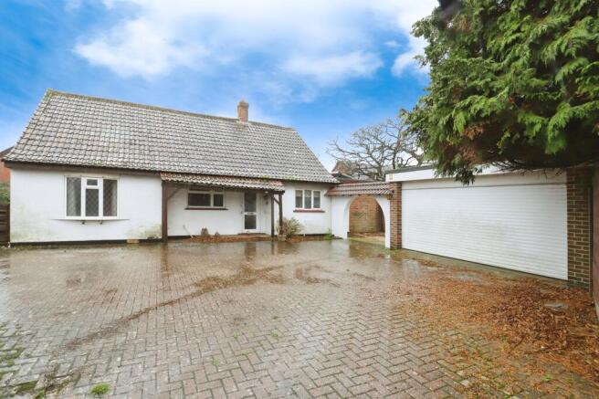 2 bed property, in Avon Road West, £400,000