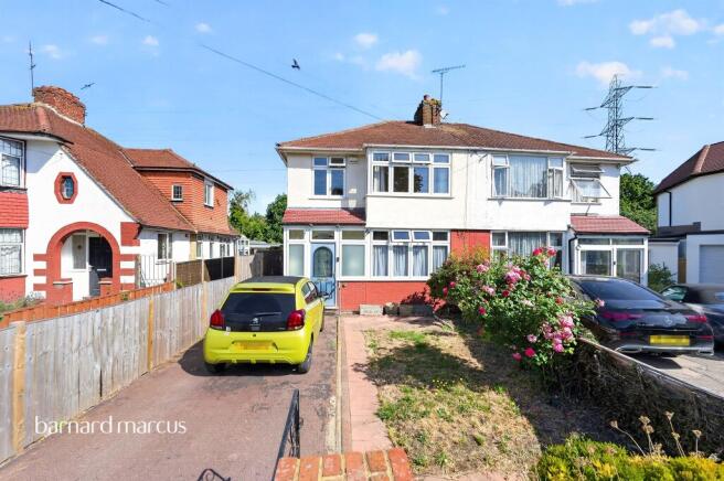 3 bed property, in Brockenhurst Avenue, £550,000