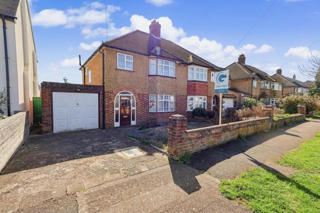 3 bed property, in Queens Drive, £750,000