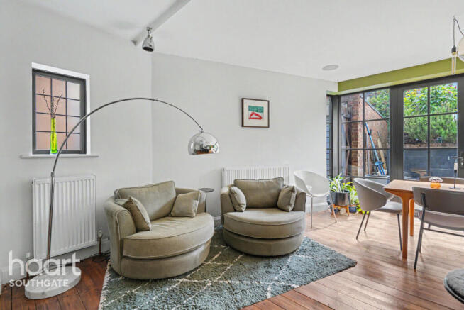 4 bed property, in The Woodlands, £1,000,000