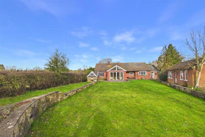 5 bed property, in The Green, £595,995