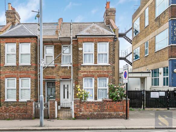 2 bed property, in Fulbourne Road, £575,000