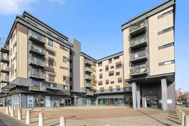 2 bed property, in Kings Quarter Apartments, £475,000