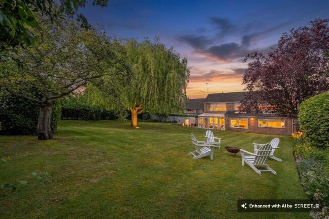 4 bed property, in Headland Road, £800,000
