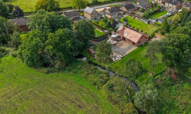 5 bed property, in Eaves Lane, £595,000