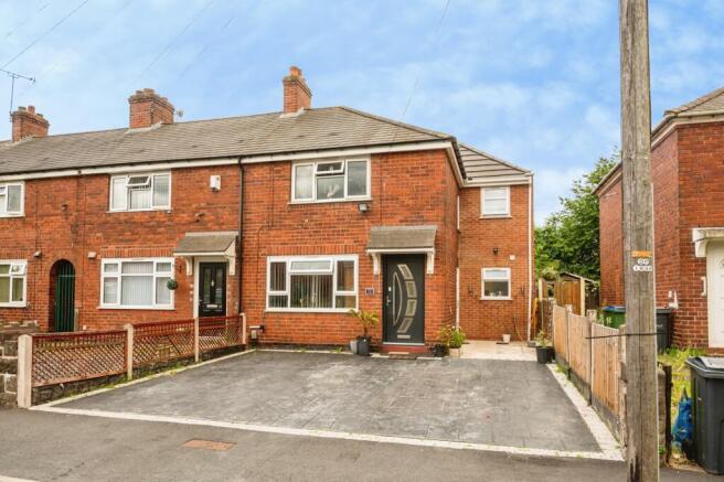 4 bed property, in Young Street, £425,000