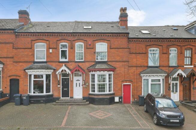 4 bed property, in The Avenue, £350,000