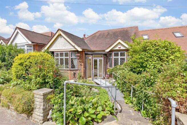 2 bed property, in Mount Echo Drive, £475,000