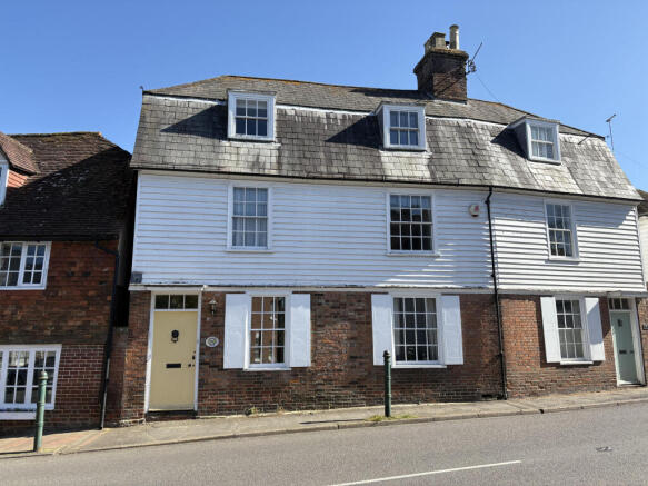 5 bed property, in High Street, £600,000