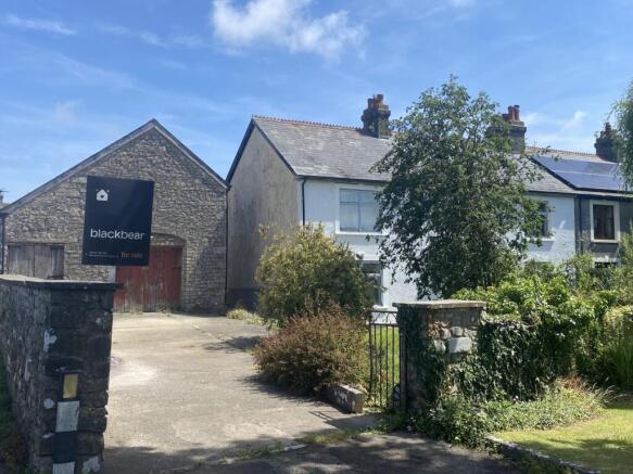 4 bed property, in Llanmaes, £495,000