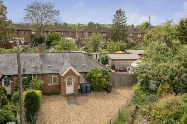 2 bed property, in The Crescent, £270,000
