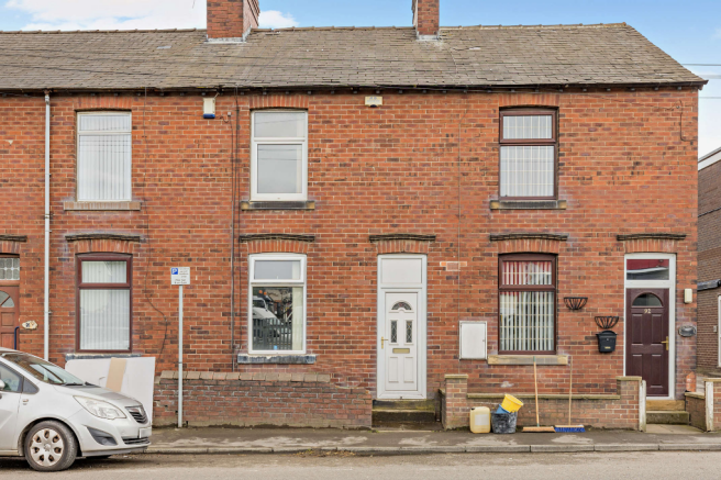 2 bed property, in Wakefield Road, £120,000