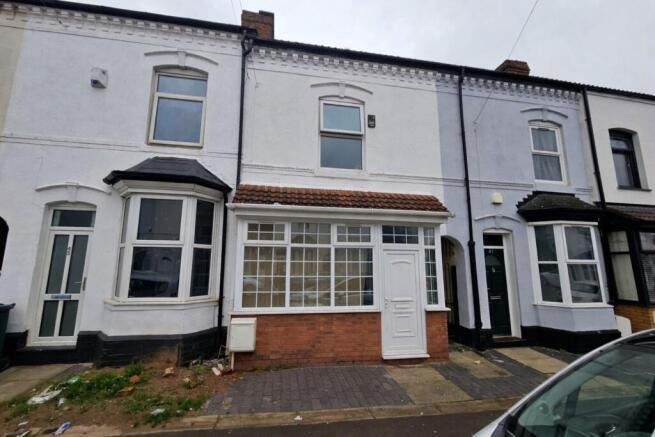 3 bed property, in Carlton Road, £225,000