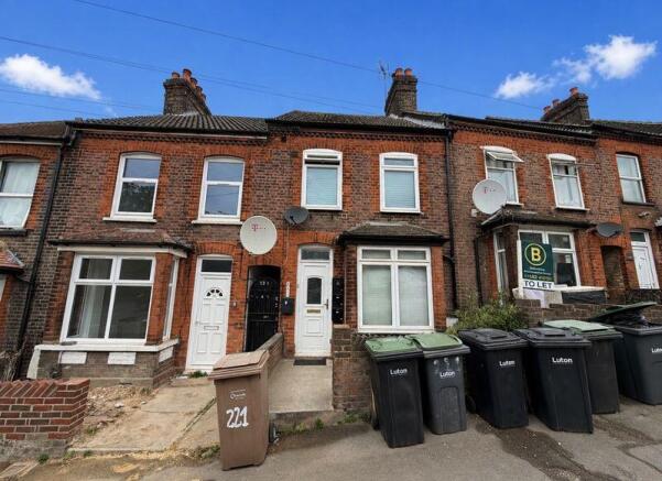 3 bed property, in Hitchin Road, £400,000