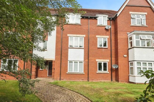 2 bed property, in Cotton Lane, £180,000