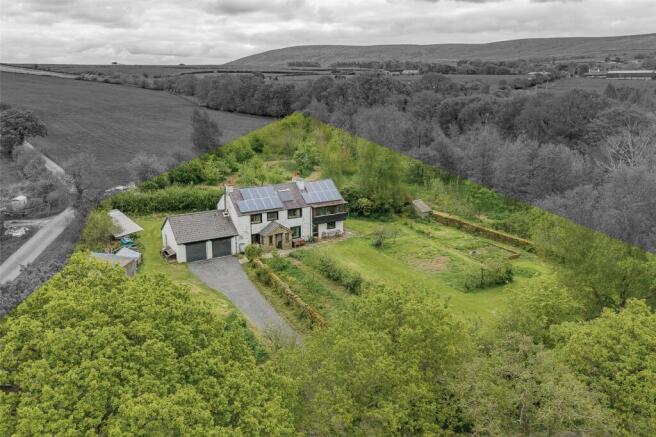 4 bed property, in Over Wyresdale, £595,000