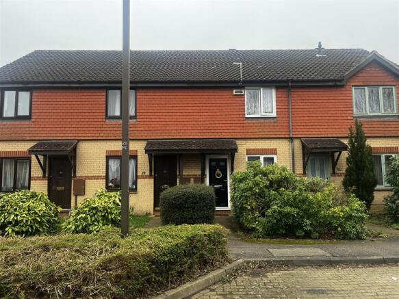 2 bed property, in Pettingrew Close, £234,000