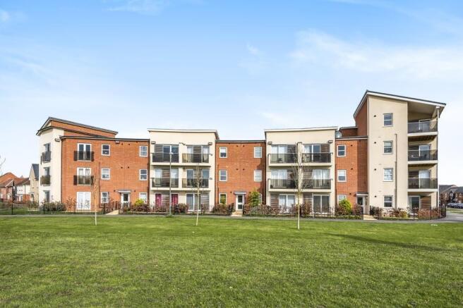 2 bed property, in 29 Pondecroft, £150,000
