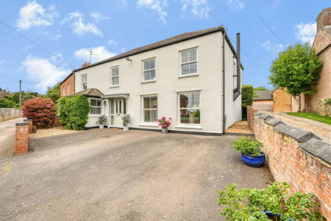 5 bed property, in West Street, £600,000