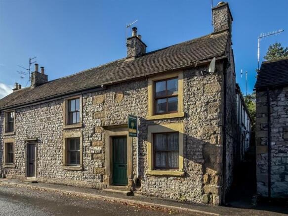 3 bed property, in High Street, £300,000