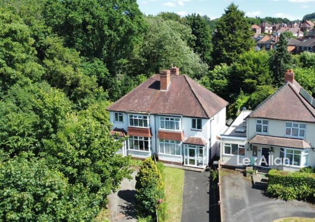 3 bed property, in Ham Lane, £280,000