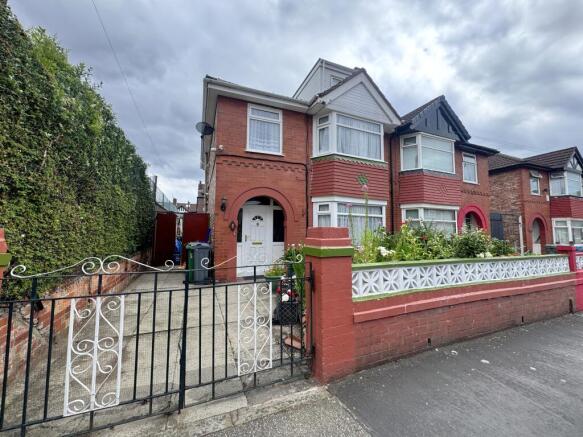 5 bed property, in Farrer Road, £375,000
